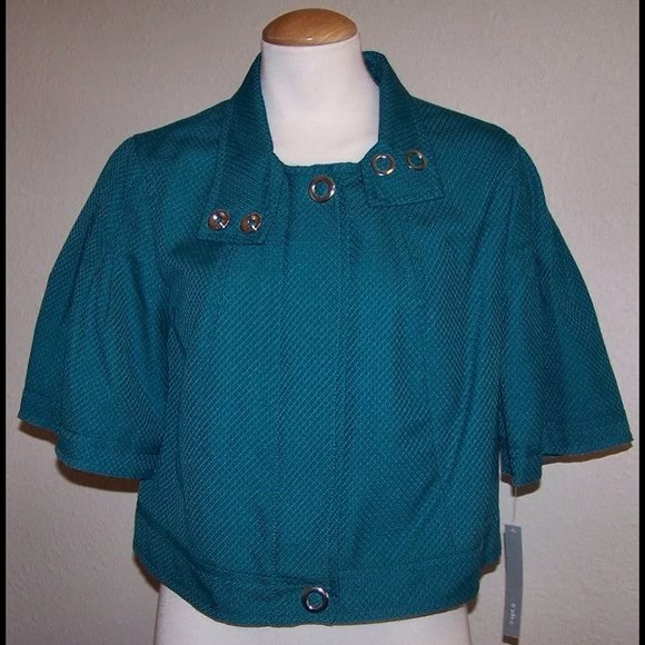 **REDUCED** Teal crop jacket and black halter top - Picture 3 of 4