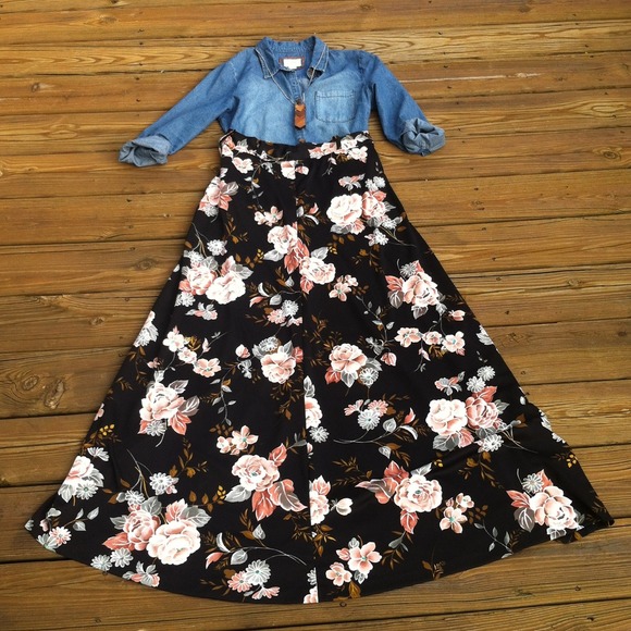 🔴SOLD🔴Vintage Black Floral Maxi Skirt