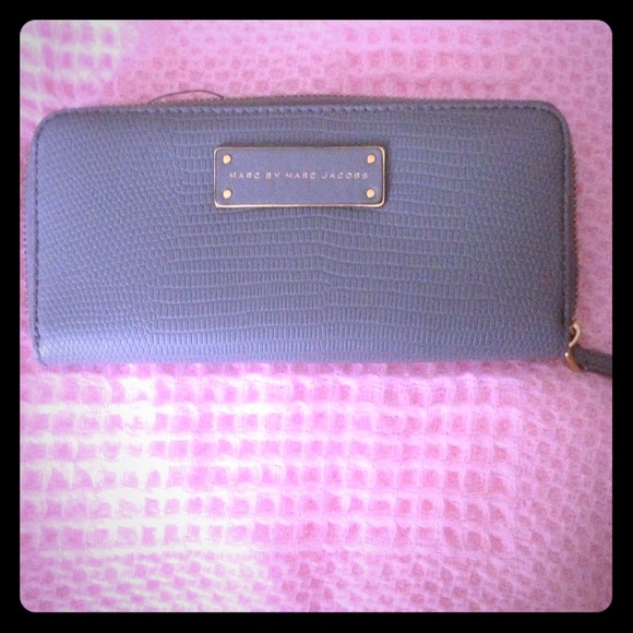 Marc by Marc Jacobs Clutches & Wallets - SOLD!!✋✋Authentic Marc by Marc Jacobs Wallet 😍