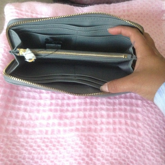 SOLD!!✋✋Authentic Marc by Marc Jacobs Wallet 😍 - Picture 2 of 4