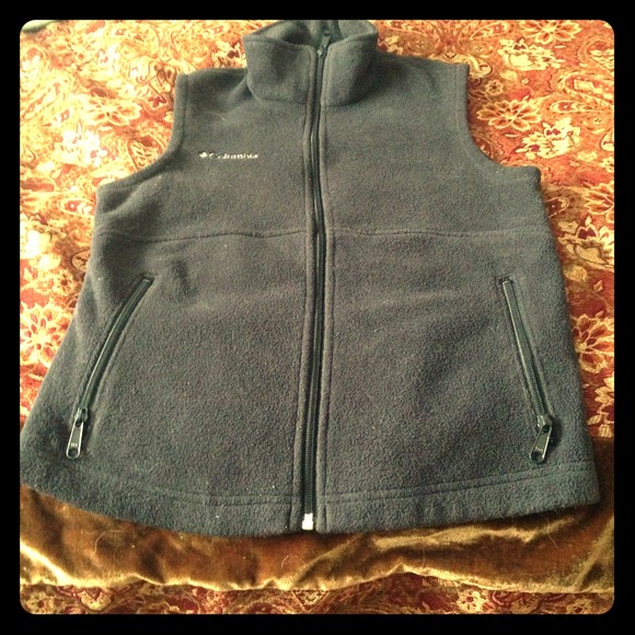 Black fleece Columbia vest.