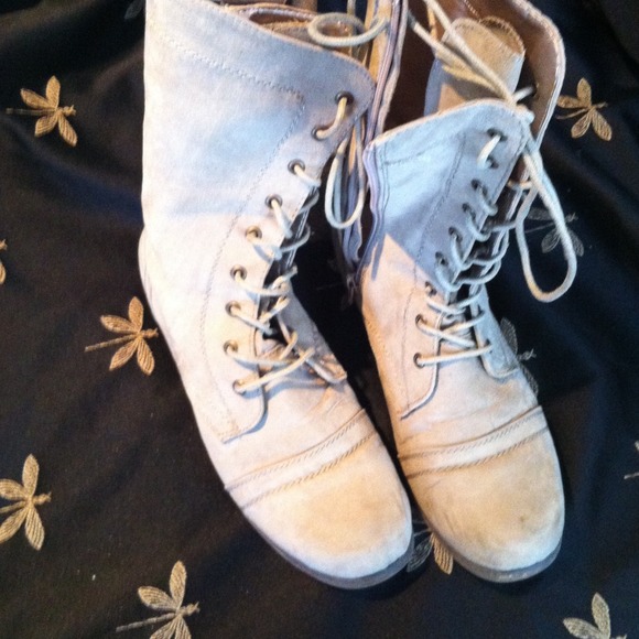 🚫Reserved🚫 Cream Suede Combat Boots! Sz 8