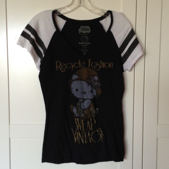 Hello kitty wear vintage tee!