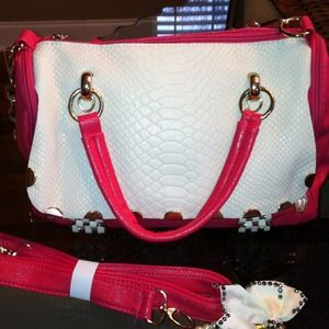 New cute pink and white purse