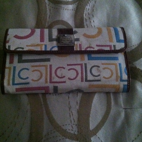 Liz Claiborne spacious wallet