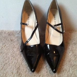 Black point toe heels