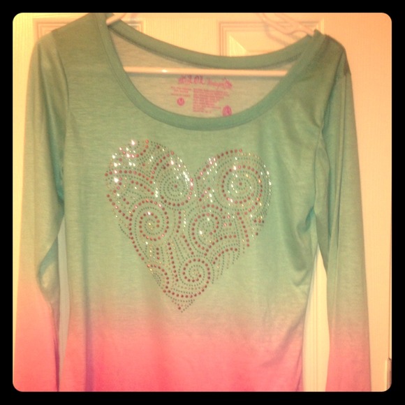Sold in bundle Ombré top