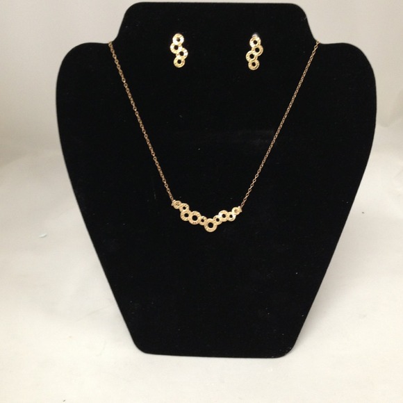 Dainty gold set