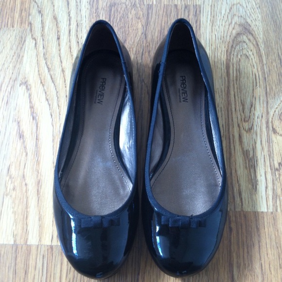 SOLD! Cute black flats.