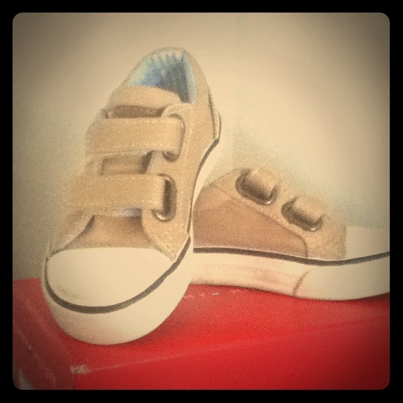 Tommy sneakers price cut. Toddlers