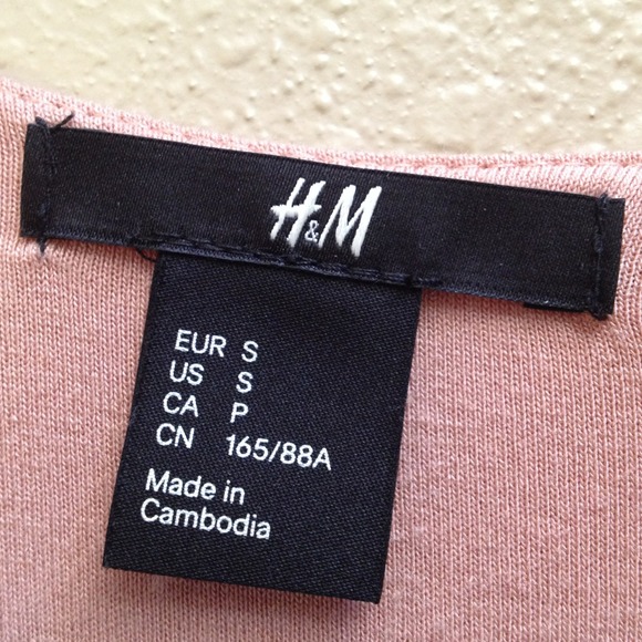 🚫 Sold in bundle Pink H&M lightweight sweater 🚫 - Picture 2 of 2