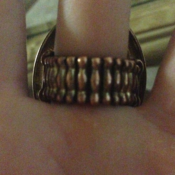Large costume ring - Picture 2 of 3