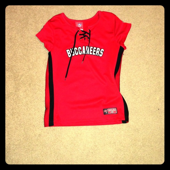 Tampa Bay buccaneers shirt for her!