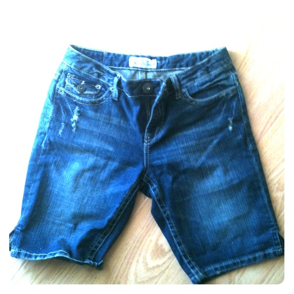 Aeropostale Bermuda length shorts