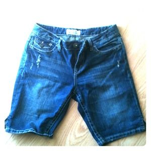 Aeropostale Bermuda length shorts