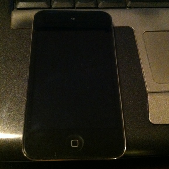 iPod touch 4th Generation - Picture 2 of 3