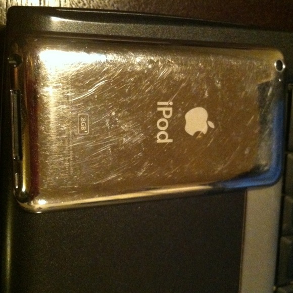 iPod touch 4th Generation - Picture 3 of 3