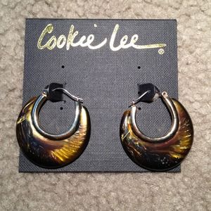 Gold and she'll hoop earrings