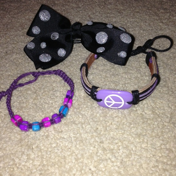 HOMEMADE BRACELET/BOW SET