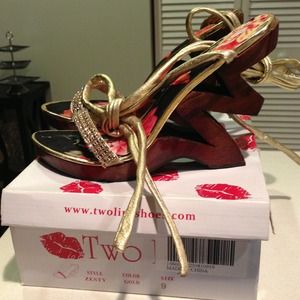 Beautiful wedges with carved wooden heel