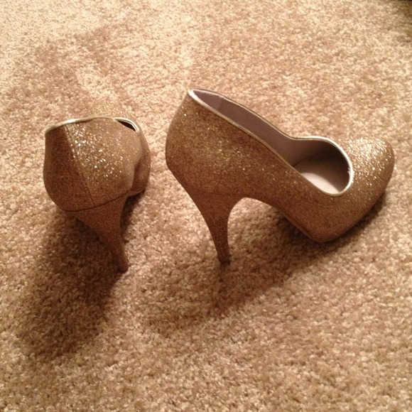 Sparkling gold pumps by X•Appeal - Picture 3 of 3