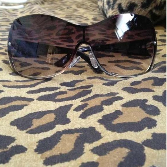 Bundle of sunglasses and earrings ✨