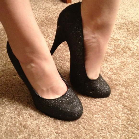 Sparkling black pumps by X•Appeal