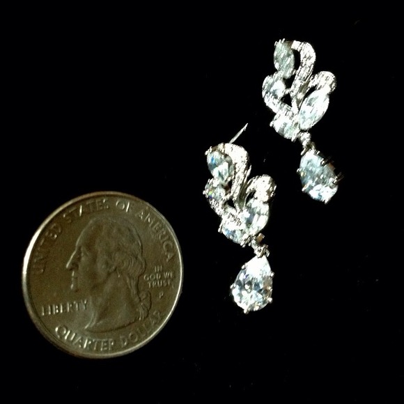 New! Classic Elegant Rose Earrings - Picture 2 of 2