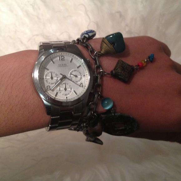Guess Boyfriend Watch : on hold for Jasmina