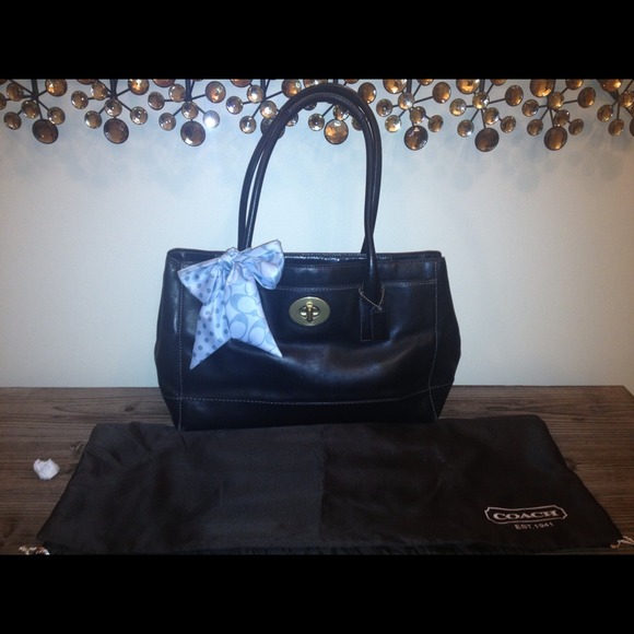 Coach Handbags - 🎀 Coach🎀 Business Tote 💯Authentic