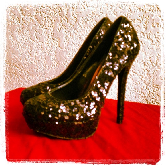 ✄PRICE CUT✄ Bakers Black sequin platform pumps - Picture 2 of 2