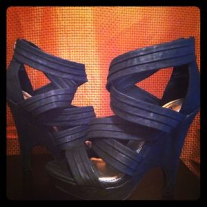 Chic ballerina type crisscross heel..