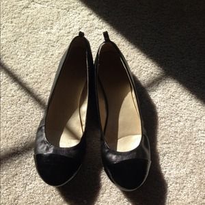 Nine West toe cap flat.