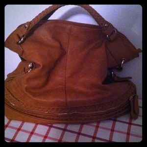 Tan purse. Very cute. Only used once.