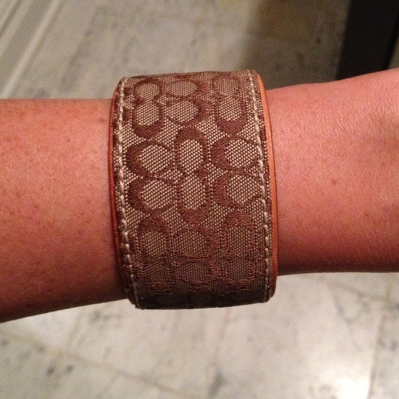 🌻🌻SOLD🌻🌻Authentic Coach wristband - Picture 4 of 4
