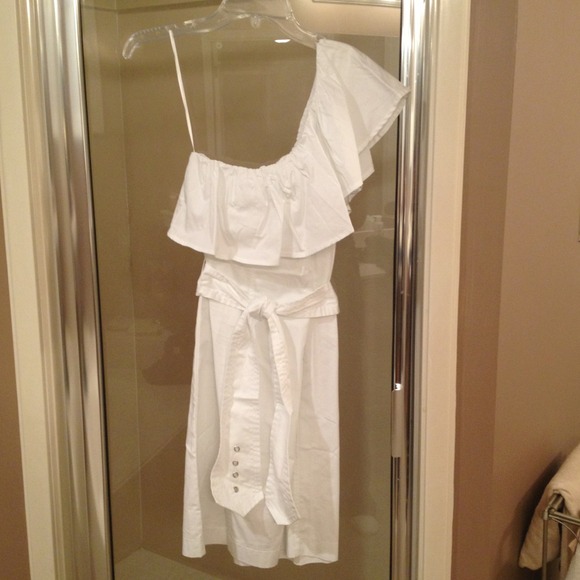 📍Reduced📍Ladies white dress