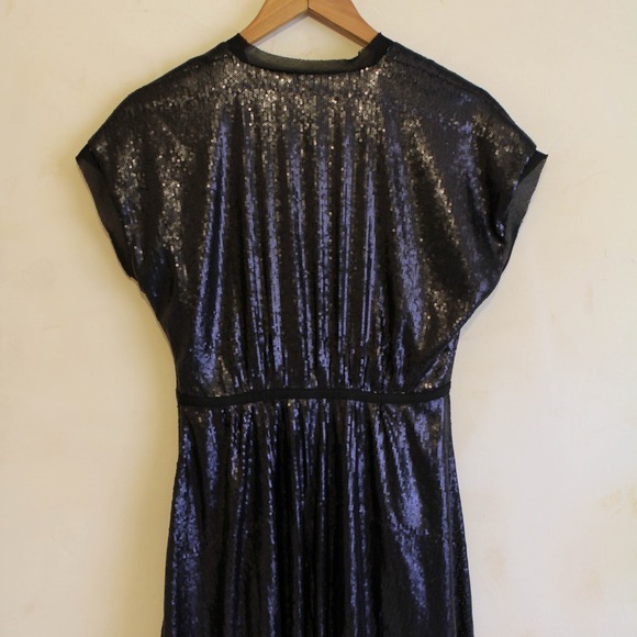 ⭐️⭐️FLASH SALE⭐️⭐️ Monogram label sequin dress - Picture 4 of 4