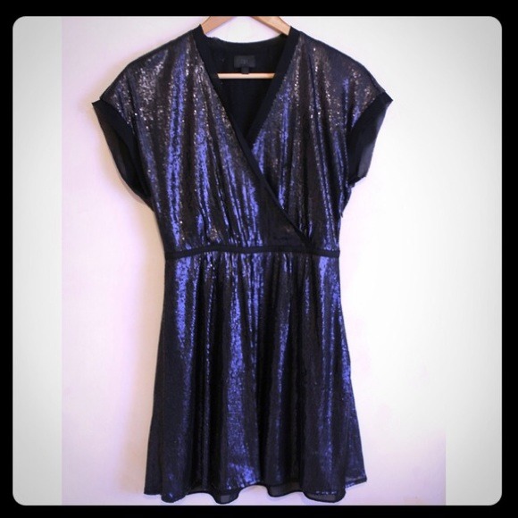 ⭐️⭐️FLASH SALE⭐️⭐️ Monogram label sequin dress - Picture 3 of 4