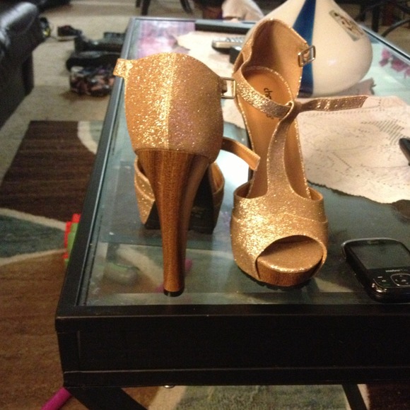 Everything must go!! - Picture 1 of 4