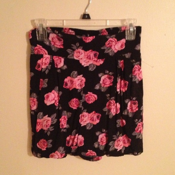 TRADED----High waisted skort