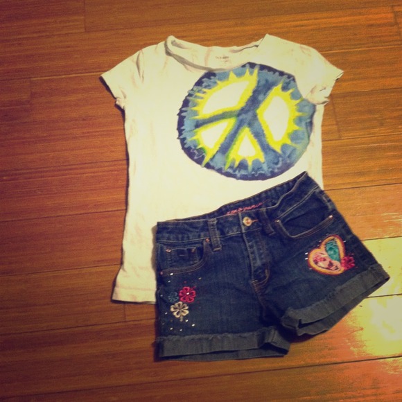 Short shorts with heart and flower patches