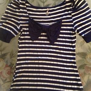 Robin K• Sz S• Navy blue striped Big Bow upfront•