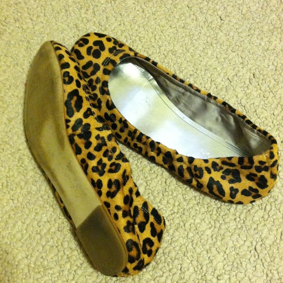 Lightly worn Calvin Klein flats - Picture 3 of 3