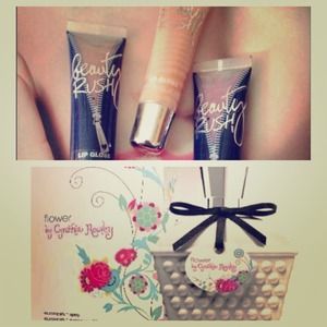3 Lipgloss and Cynthia Rowley Perfume Bundle
