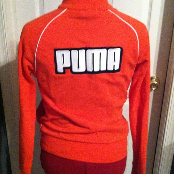 ✋SOLD✋Puma sweat jacket - Picture 2 of 3