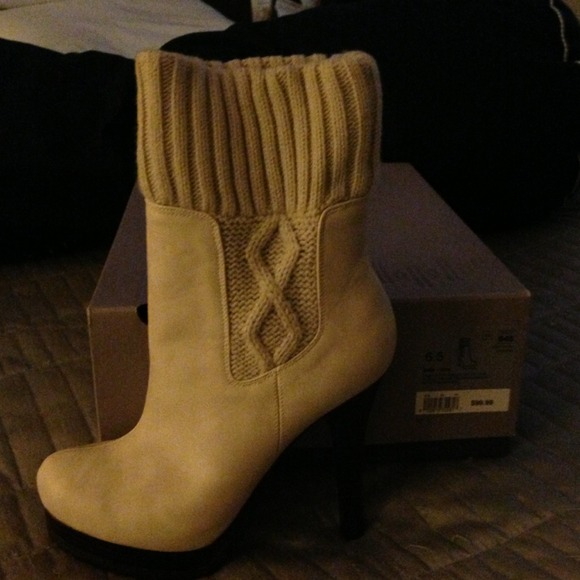 Jennifer Lopez beautiful new Boots