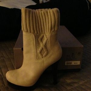 Jennifer Lopez beautiful new Boots