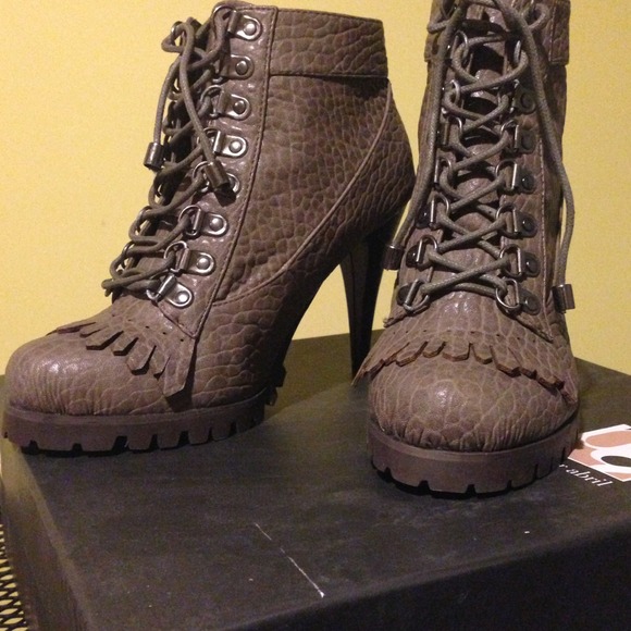 PRICE REDUCED** Booties by pilar abril - Picture 3 of 3