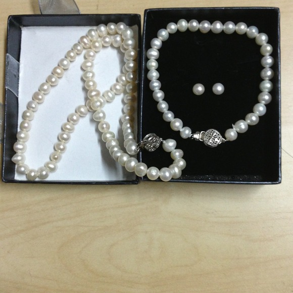 Fresh water pearl set