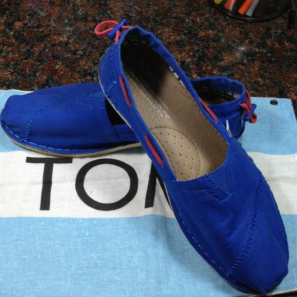 SOLD!!!!!Toms Bimini bright blue with red cord.